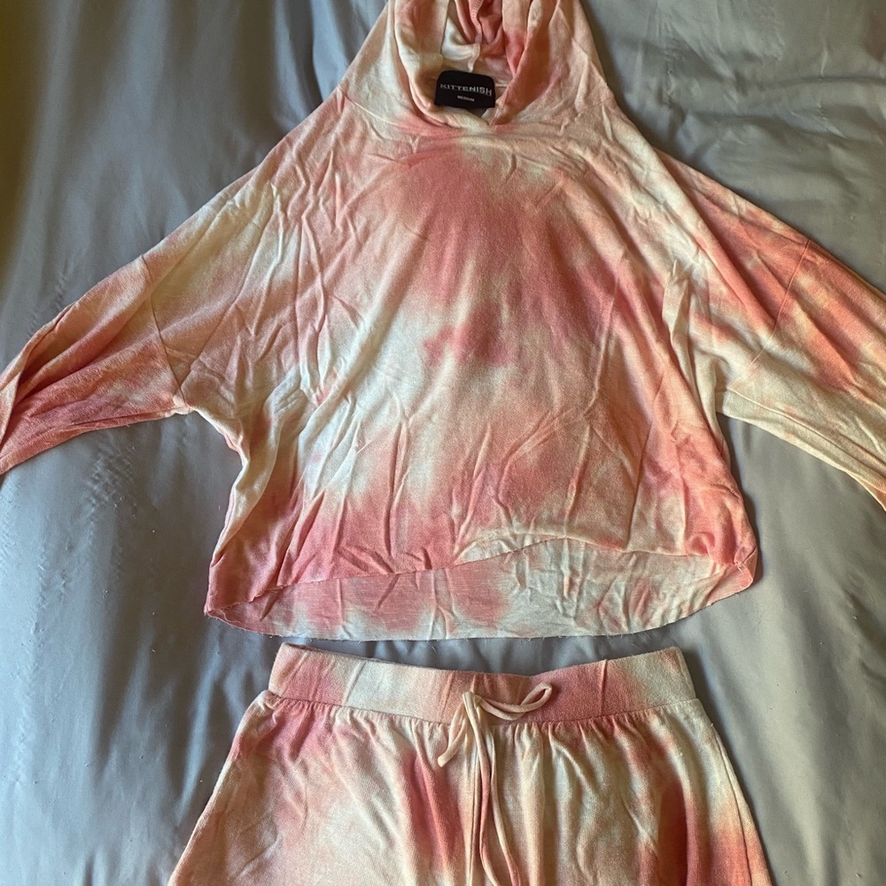Kittenish Pink Tie-Dye Lounge Set